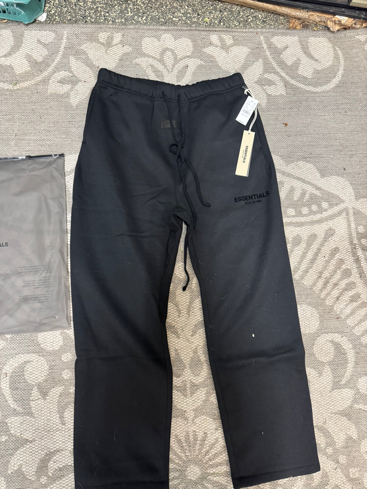 UNCUFFED Ess Sweats